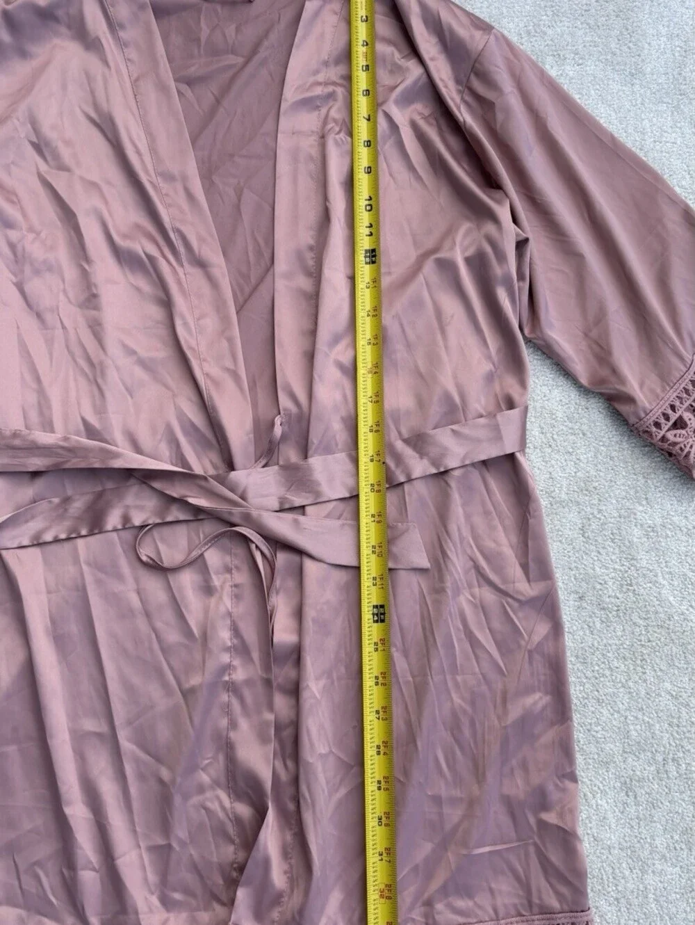 Women’s One Size Mauve Satin Mid length Short Sleeve Lace Edge Robe